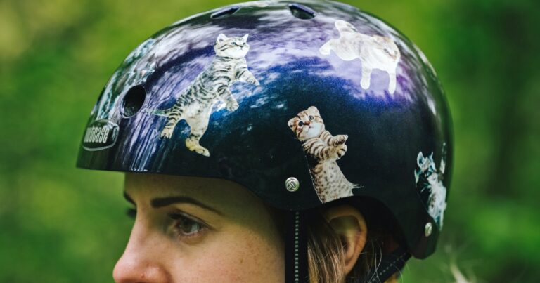How to Look Cool Wearing a Skateboard Helmet: Tips from Pros